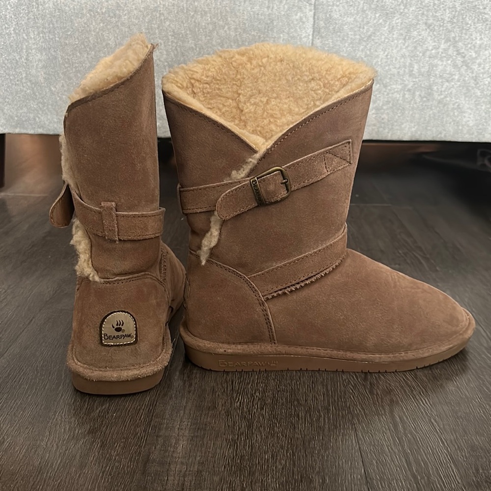 Never been worn size 9 BearPaw boots